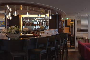 AmaWaterways STELLA_loungebar.jpg